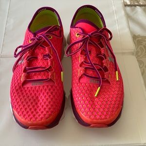 *SOLD**UNDERARMOUR SPEEDFORM GEMINI 2 WOMEN'S PINK